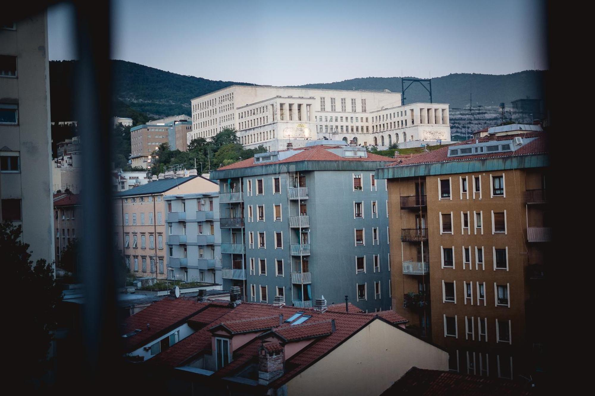 5Min Stazione Centrale Appartamento Con Terrazza Trieste Exterior photo
