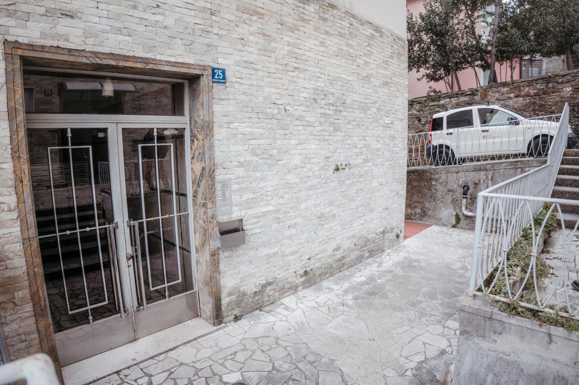 5Min Stazione Centrale Appartamento Con Terrazza Trieste Exterior photo